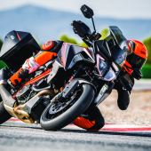 Intermot: 2019 KTM 1290 SUPER DUKE GT & R