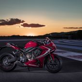 Honda präsentiert auf der EICMA 2018 in Mailand die Motorrad- und Roller-Modelle für das Jahr 2019. Zwei neue Modellnamen und drei umfassend überarbeitete Maschinen modernisieren die mittlere Hubraumklasse der vielfältigen und einzigartigen Honda Produktpalette.