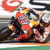 Servus TV live: Die Weltmeister in allen drei Motorrad-Klassen stehen bereits fest, doch just dieser Umstand werde ein hochklassiges Saisonfinale garantieren, meint ServusTV-Experte Gustl Auinger: „Kein Fahrer muss einen Platz absichern oder Punkte verwalten. Jeder hat genug Motivation und auch die Freiheiten, auf Sieg zu fahren.“ 