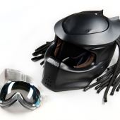 Nitrinos hat den Offroadhelm der besonderen Art - den Predator Cross.