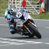 Fanfavorit Michael Dunlop kehrt auf Tyco BMW in Zusammenarbeit mit TAS Racing zu dem Isle of Man TT-Rennen zurück.