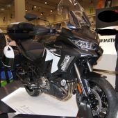 Ganz nach dem Grundgedanken von Kawasaki, Motorräder zu bauen, die einfach zu fahren sind, Sicherheit und Komfort bieten, präsentiert Kawasaki ihre neuen Modelle.
