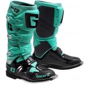 Der Gaerne SG 12 Special Edition wartet nicht nur mit technischen Raffinessen, sondern auch mit der Farbstellung Aqua/Black auf.