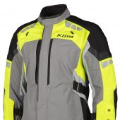 Ganz am Anfang steht das unverrückbare GORE-TEX® Versprechen „GUARANTEED TO KEEP YOU DRY®“ in Kombination mit einem äußerst effektiven Belüftungssystem und einem umfassenden Sicherheitspaket. Die größte Stärke der Latitude ist aber ihre Vielseitigkeit, sie ist ein absolut zuverlässiger Partner - 365 Tage im Jahr.