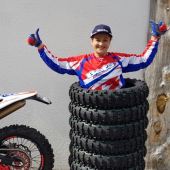 Österreichische Off Road Enduro Rennfahrerin und Siegessichere Mutter!
