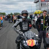 Da es dieses Jahr auf der Isle Of Man zum ersten Mal auch auf dem Superbike an den Start geht, ist die heurige Vorbereitung kurz vor der TT noch stressiger als sonst.