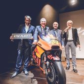  Der 9. Mai 2019 wird eingehen als bedeutsamer Tag für Europas größten Motorradhersteller. Zugleich ist die feierliche Eröffnung, der in über vier Jahren Projekt- und Bauzeit entstandenen KTM Motohall, ein Meilenstein für Mattighofen, dem Heimatort des mittlerweile global erfolgreichen Unternehmens, als auch für das industriestarke Land Oberösterreich.