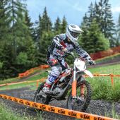 0% Emission aber dafür 100 % Fahrspaß. Das können Motorsportfans und solche die es noch werden wollen im E-Motocross Park bei der Bergstation des areitXpress in Zell am See erleben!