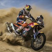 Dakar-Champ Matthias Walkner nimmt exklusiv sechs Gäste mit auf ein Motocross-Camp voller Drifts, Turns und Jumps in der X-Bowl Arena im Salzburger Paß Luegg und macht vor, wie man wirklich alles aus einer Maschine rausholen kann.