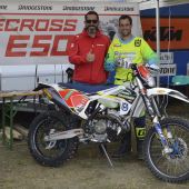 Matthias Wibmer (Husqvarna) und Bridgestone gehen zukünftig gemeinsame Wege - bei den Läufen zur ACC, der Enduro Trophy und der Enduro Staatsmeisterschaft setzt Matthias zukünftig auf die neuen Battlecross E50 des japanischen Herstellers (Weltmarktführers).