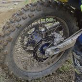 Ohne Grip lässt sich kein Rennen gewinnen - daher bietet Bridgestone mit dem Battlecross E50 vor Ort ein optimales Reifenservice!