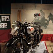 Bis 15. 9. 2019 läuft noch die sensationelle Ausstellung rund um den österreichischen Rennfahrer Rupert Hollaus. Rahmenprogramm und originale Rennmaschine von Valentino Rossi inklusive.