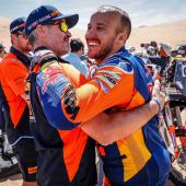 Sam Sunderland von Red Bull KTM Factory Racing hat die FIM Marathon-Rallye-Weltmeisterschaft 2019 gewonnen, indem er beim vorletzten Lauf der Serie - der Atacama Rallye in Chile - den zweiten Platz belegt hat.