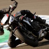 Rennsport-Gene für den Straßeneinsatz: Mit der neuen Street Triple RS setzt TRIUMPH einen neuen Benchmark bei sportlichen Naked Bikes in der Mittelklasse.