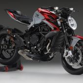 MV Agusta bestätigt die Brutale 800RR mit 140 PS starken 798ccm-Motor als eines ihrer Meilensteinprodukte in der Produktpalette und verbessert ihr Angebot mit dem exklusiven Smart Clutch System.