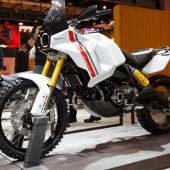 Zwei neue Ducati Scrambler-Studien, die "Motard" und die "DesertX" auf der EICMA vorgestellt.