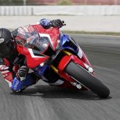 Das brandneue Honda Superbike ist in der Lage, atemberaubende Leistungen zu erbringen und ist entschlossen, der absolute Protagonist nicht nur auf dem Markt, sondern auch in den Superbike-Meisterschaften zu werden.