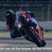 Wenn wer die neue Fireblade beurteilen kann, dann der amtierende Weltmeister.
