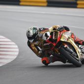 Wer für sich für Road Racing begeistert, sollte sich auf jeden Fall den Live Stream ansehen. Nervenkitzel und Gänsehaut sind garantiert.
