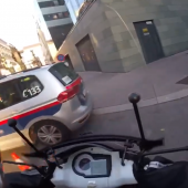Mopedfahrer wird überrascht