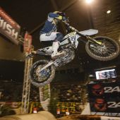 Billy Bolt von Rockstar Energy Husqvarna Factory Racing erzielte in der dritten Runde der FIM SuperEnduro-Weltmeisterschaft im spanischen La Coruna einen Hattrick an Siegen.