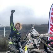 Wenn man von Paul Bolton überredet wird, beim Vally´s Xtreme enduro mitzufahren, dann sagt man nicht ab - schon gar nicht Vanessa.