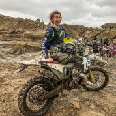 Dass extremes Hard Enduro auch Frauensache ist, beweist Vanessa eindrücklich.