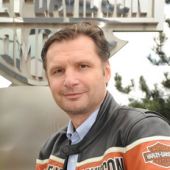 Gut zwei Jahrzehnte lang war Christian Arnezeder in Führungspositionen bei der Harley-Davidson Motor Company tätig, Ende Februar 2020 verlässt er das amerikanische Unternehmen. 