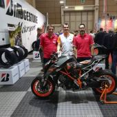 Bridgestone hat auf der kommenden Motorradmesse moto-austria echt viel zu präsentieren: Die Neuheiten BT45, E50 Extreme, Racing Street RS11 und Classic Race CR11, sowie der Testsiegerreifen S 22 im Hypersportsegment und der Weltmeister Peter Rohr, sowie Matthias Lanzinger persönlich aus der IBHR werden bei BRIDGESTONE am Stand vorort sein!