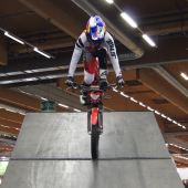 Adrian Guggemos ist professioneller Trial Freestyle Fahrer und sorgte mit seinen Show-Einlagen auf der moto-austria für helle Begeisterung. 