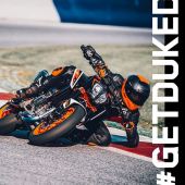 Die KTM 890 DUKE R bringt das Beste aus der DUKE heraus.