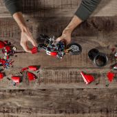 Spannung und Spaß mit der Ducati Panigale V4 R LEGO® Technic™