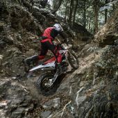 Nach langer Durststrecke sind sie zurück - die Endurorennen. Bridgestone bietet mit dem E50 Extreme den optimalen Reifen dafür!