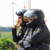 Sicher durch die Mopedsaison:  Der richtige Helm kann schwere Kopfverletzungen verhindern