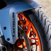 METZELER präsentiert den neuen ROADTEC™ 01 SE SPORTS EDITION