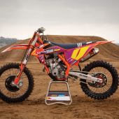 KTM präsentiert die KTM 250 SX-F Troy Lee Designs 2021