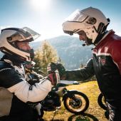 Motorrad Kommunikation: Neue Partnerschaft von Sena und Interphone !