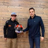 Österreichs einzigen Moto 3 Fahrer zu unterstützen ist ja so ziemlich Ehrensache - und ab sofort möglich.