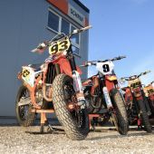 Flattrack - Training mit Leihmotorrädern Vorort, oder auch mit dem eigenen Motorrad und 19 Zoll Leih-Felgen, alles ist möglich bei Motorrad-Schruf in Niederösterreich.