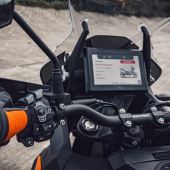 Originalität, fortschrittliche Technologie und bahnbrechende Leistung sind unerschütterliche Säulen der Forschungs- und Entwicklungsphilosophie von KTM, um verlockende READY TO RACE-Bikes direkt in die Hände von begeisterten "Orange Bleeders" zu geben.