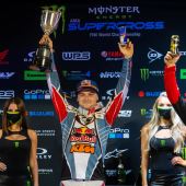 Red Bull KTM Factory Racing's Cooper Webb hatte eine große Nacht in Orlando, er stand ganz oben auf dem 450SX Podium mit seinem zweiten Saisonsieg in Runde 7 der AMA Supercross Meisterschaft 2021.