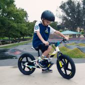 Husqvarna Motorcycles bietet mit den neuen elektrisch betriebenen Laufrädern spannende neue Möglichkeiten für Kinder.