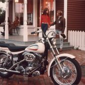 Mit der FX Super Glide schuf Harley-Davidson vor 50 Jahren das erste Factory-Custombike