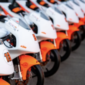 Beim offiziellen Roll Out am Red Bull Ring konnten sich die Nachwuchspiloten des Austrian Junior Cups erstmals mit der KTM RC4R und ihren Kontrahenten vertraut machen.
