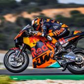 Brad Binder von Red Bull KTM Factory Racing lieferte am Renntag erneut eine gute Leistung ab und belegte nach 25 anstrengenden Runden beim dritten Saisonlauf in Portugal den 5. Platz. 