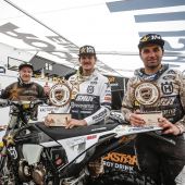 Die erste Runde der FIM Hard Enduro World Championship war eine denkwürdige für Rockstar Energy Husqvarna Factory Racing, Billy Bolt holte den Sieg bei Extreme XL Lagares.