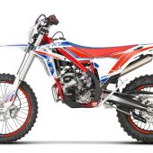 Ein vielseitiges Produkt, das junge Motorradfans in der Welt des Endurosports Willkommen zu heißen vermag, aber auch erfahreneren Motorradfahrern viel Fahrvergnügen bietet.