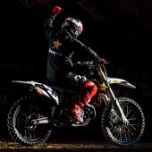 Husqvarna Motorcycles freut sich, die Verlängerung der äußerst erfolgreichen Partnerschaft mit dem renommierten Auspuffhersteller FMF Racing bekannt zu geben.