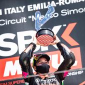 Obwohl Ana September 2020 eine schwere Wirbelsäulenverletzung hatte, kämpfte sich Ana zurück an die Spitze und gewinnt die Supersport 300.