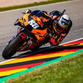 In einem spannenden Rennen holt sich Marquez auf Honda den Sieg, Oliveira landet auf Platz 2